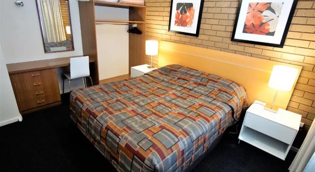 Семейные апартаменты с 2 комнатами Parkview Motor Inn and Apartments
