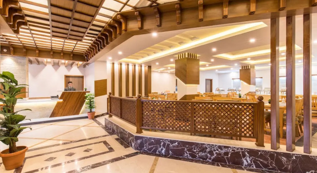 Hotel Golden Plaza, Забронировать Отель Отели Катманду 3 звезды, рядом с Garden of Dreams, 3*
