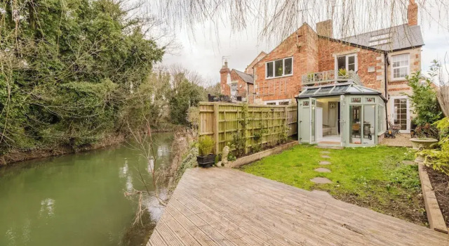Коттедж Stunning 3 Bedroom Oxford Retreat