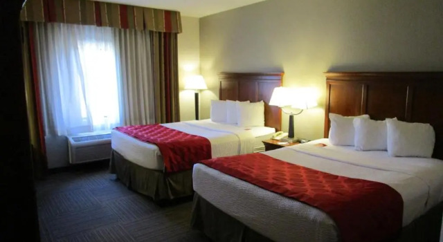Четырёхместный номер Standard Ramada by Wyndham Platte City KCI Airport