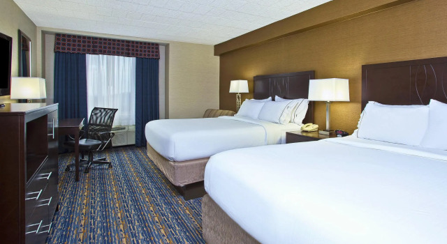 Четырёхместный номер Standard Holiday Inn Express and Suites Pittsburgh West Mifflin by IHG