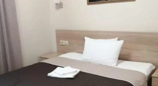 Kirenga, Boek Mini-hotel  