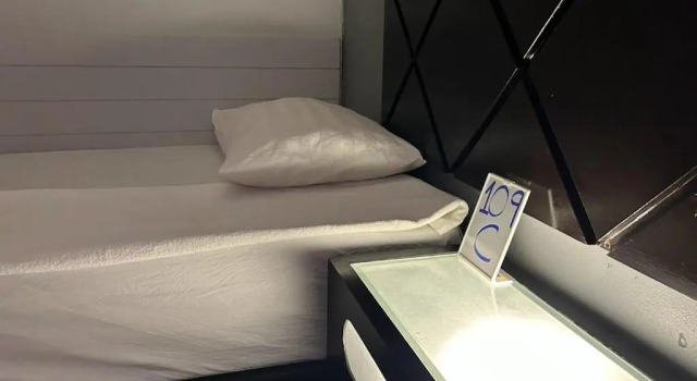Кровать в общем номере Nest Boutique Resort