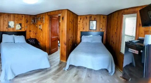 Четырёхместный номер Standard с видом на сад Riverside Motel