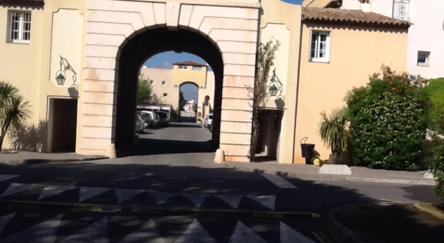 Apartment With 2 Bedrooms in Grimaud, With Shared Pool, Enclosed Garden and Wifi - 500 m From the Beach