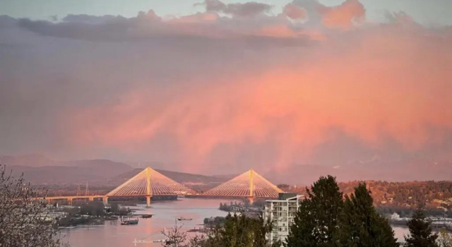 Lovely J Home -Stunning river view cozy two bedroom private suite, Забронировать Отель Нью-Уэстминстер Lower Mainland British Columbia
