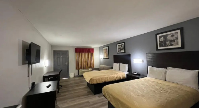 Четырёхместный люкс Speedway Inn & Suites