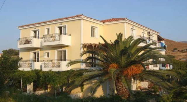 Eriphilly, Book Hotel Hoteller i Molyvos med parkering, Parkering