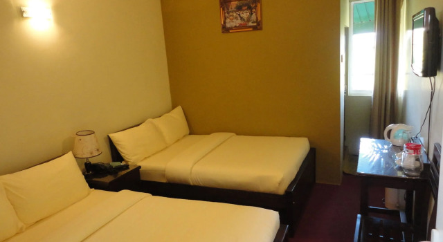 Lourdes Hotel, Забронировать Отель Отели Нувара-Элия с питанием, Пансион
