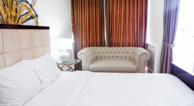 Classic Square Studio at Menteng Park Apartment, Забронировать Апартаменты/квартира Ментенг Джакарта, рядом с Парк Таман Суропати