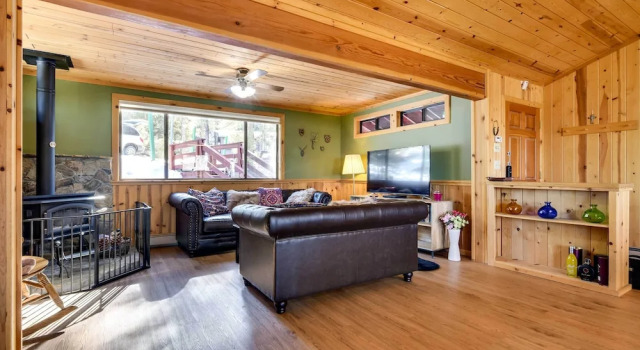 Rustic Pine Mtn Club Cabin w/ Beautiful View!, Réserver Hôtel Pine Mountain Club 