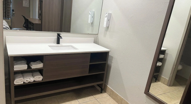 Четырёхместный номер Deluxe Red Roof Inn Raleigh Northeast - Downtown