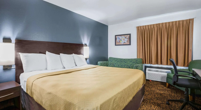 Двухместный номер Standard Days Inn & Suites Milwaukee Airport
