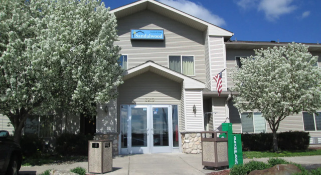 Sandalwood Studios & Suites, Prenota Hotel Shakopee Minnesota