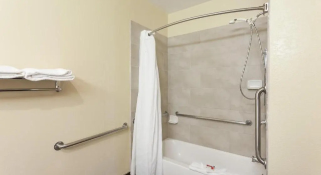 Четырёхместный номер Standard Super 8 by Wyndham Bakersfield South CA