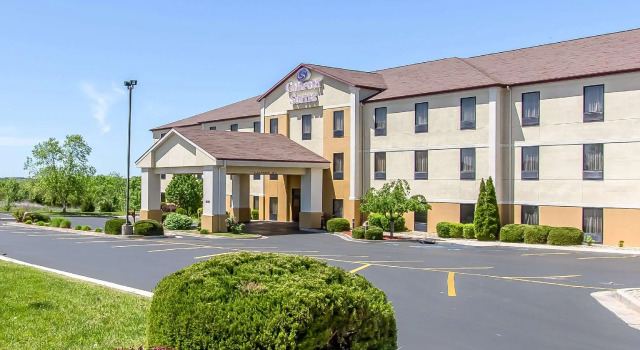 Кровать в общем номере Comfort Suites Rolla