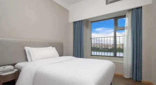 Люкс Premier Kyriad Hotel Hainan University