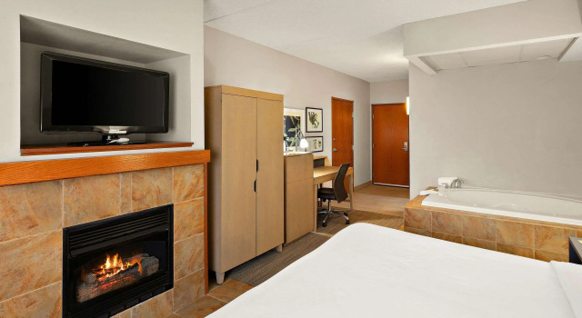 Country Inn & Suites by Radisson, Jonesborough-Johnson City West, TN, Book Hotel Hoteller i Jonesborough med pool, Swimmingpool