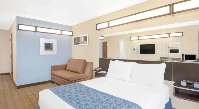 Двухместный люкс Microtel Inn & Suites by Wyndham Waynesburg