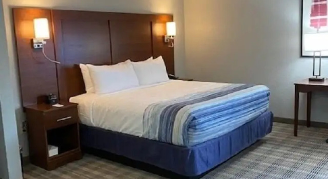 Люкс Deluxe AmericInn by Wyndham Williamsburg