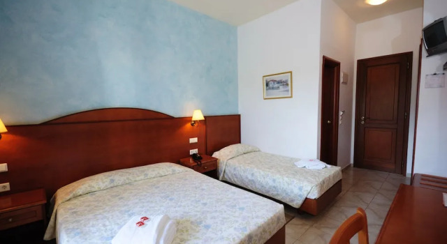 Трёхместный номер Standard c 1 комнатой с балконом и с видом на сад Hotel Marina Village