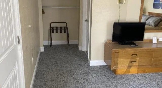 Двухместный номер Standard с видом на озеро Lake Front Hotel