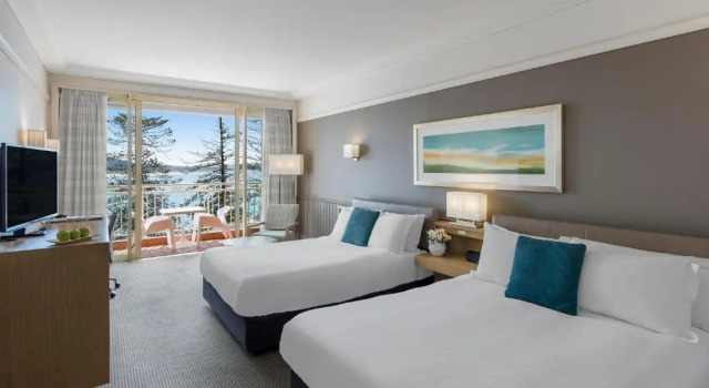 Шестиместный номер Standard с балконом и с видом на океан Crowne Plaza Terrigal Pacific by IHG