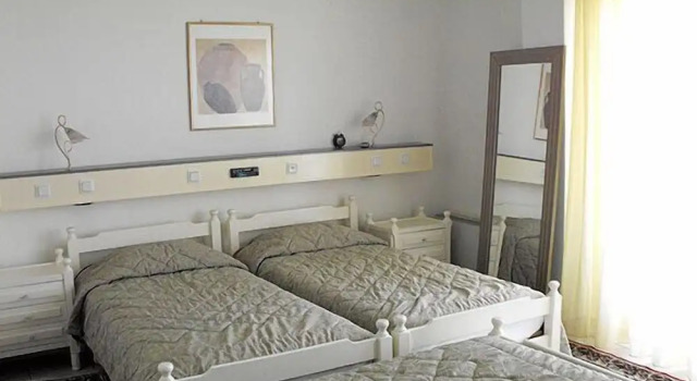 Четырёхместный номер Standard с балконом Hotel Zografos