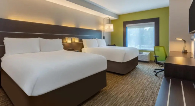 Номер Standard Holiday Inn Express Arrowood by IHG
