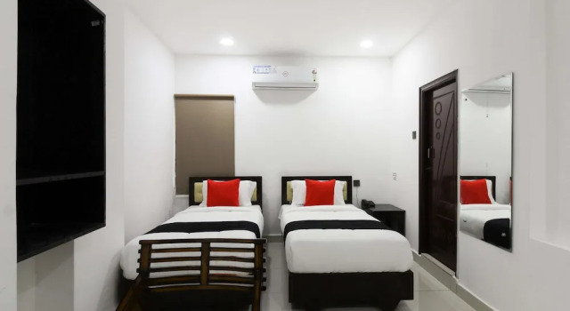 Mythri Hotel by OYO Rooms