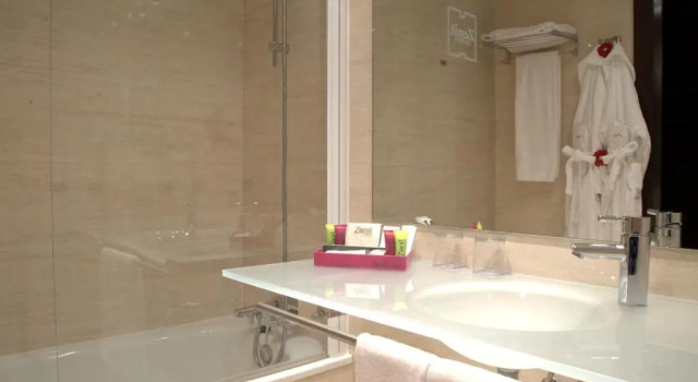 Трёхместный номер Standard Hotel Zenit Pamplona