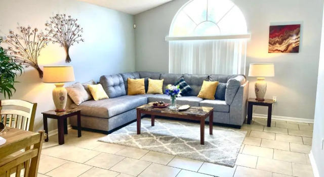 Вилла Fabulous 4 Bedrooms Villa 3 Bath with Private Pool 15 Min to Disney