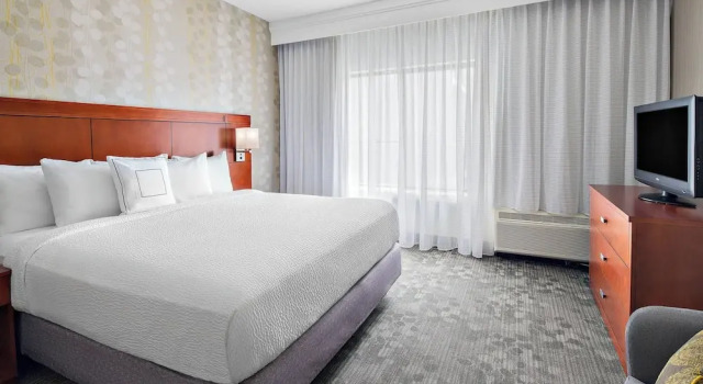 Люкс c 1 комнатой Courtyard by Marriott Pittsburgh Airport