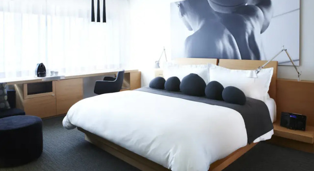 Номер Classic Le Germain Hotel Maple Leaf Square