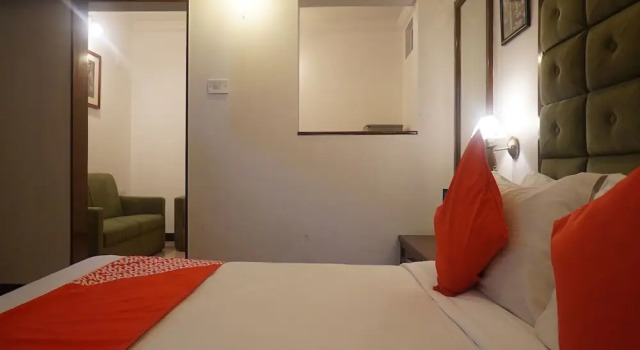 Люкс OYO 22997 Beverly Hills Hotel