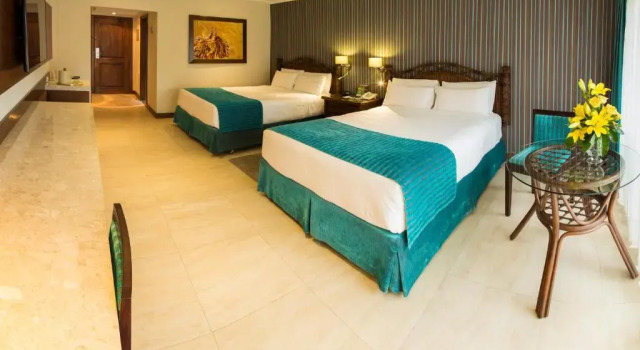 Четырёхместный номер Standard Hotel Camino Real