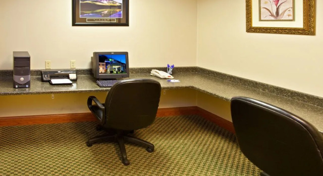 Holiday Inn Express & Suites Logan, 预订 酒店 Logan 西弗吉尼亚州
