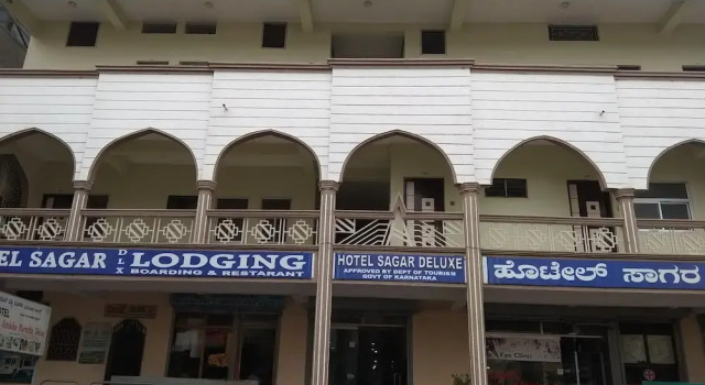 Iroomz Hotel Sagar Deluxe, Rezervovat Hotel Hotely v Bangalore s parkováním, Parkování