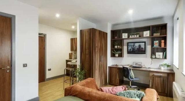 Studio Student Only King Square