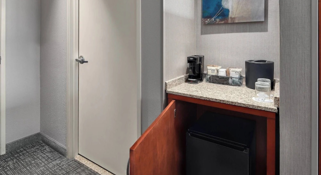 Четырёхместный номер Standard с видом на бассейн Courtyard Shreveport-Bossier City/Louisiana Boardwalk