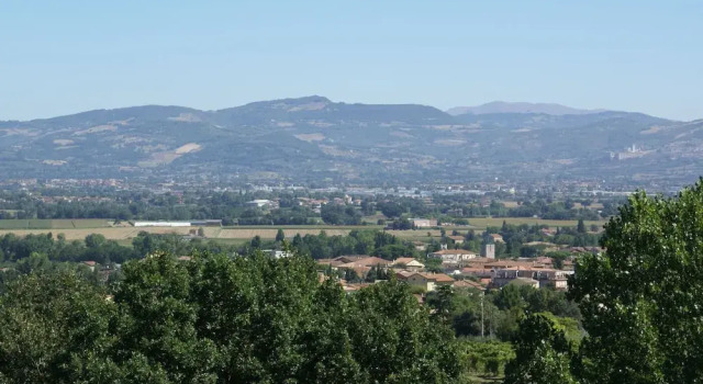 Holiday Home in Bettona With Pool & Near Assisi, Rezervasyon Otel Umbria havuzlu oteller, Yüzme Havuzu