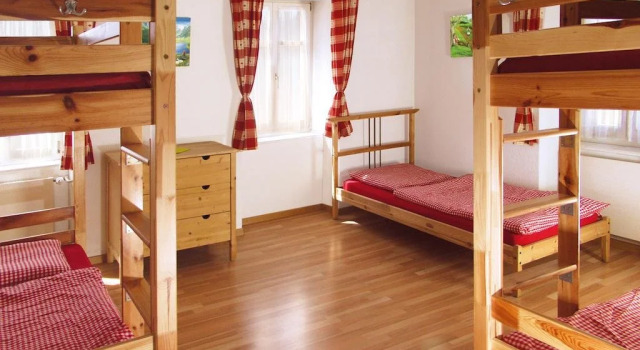 Boardercamp Laax - swiss mountain hostel, Book Hotel Laax 