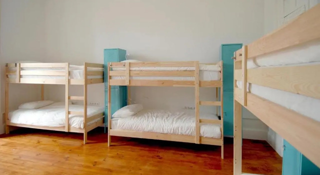 Кровать в общем номере (мужской номер) So Cool Hostel Porto