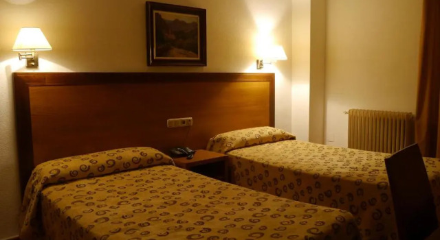 Hotel Torrezaf, Забронировать Отель Торределькампо Хаэн