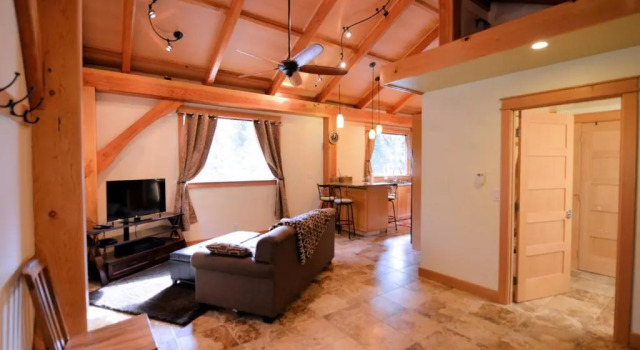 Апартаменты Carriage House Accommodations