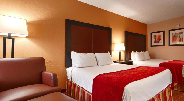 Четырёхместный номер Standard Best Western Truman Inn