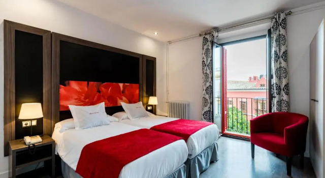 Двухместный номер Standard с балконом Hotel Sevilla