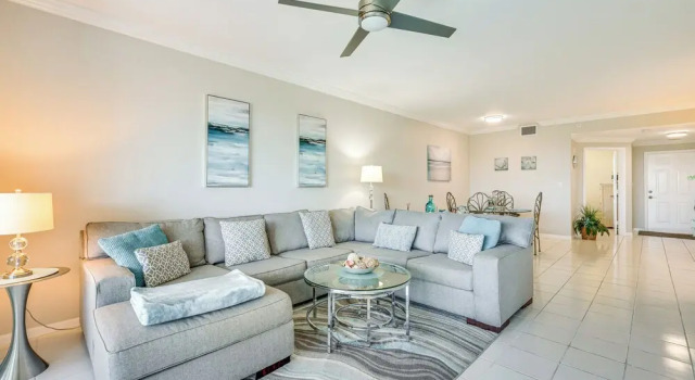 Sleek Naples Condo w/ Balcony: Snowbirds Welcome!, Book Lejlighed North Naples Florida