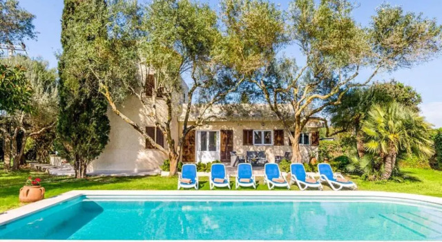 3 makuuhuonetta Villa Villa La Torre