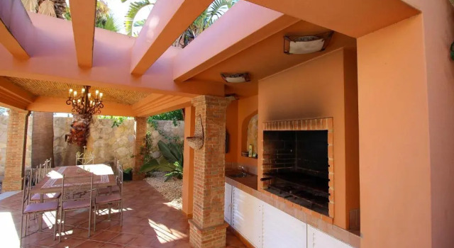Вилла Casa Bruella - Walk to beach Pool WiFi and BBQ